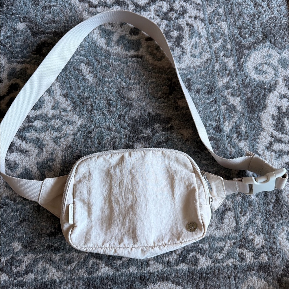 Ivory Lululemon belt bag